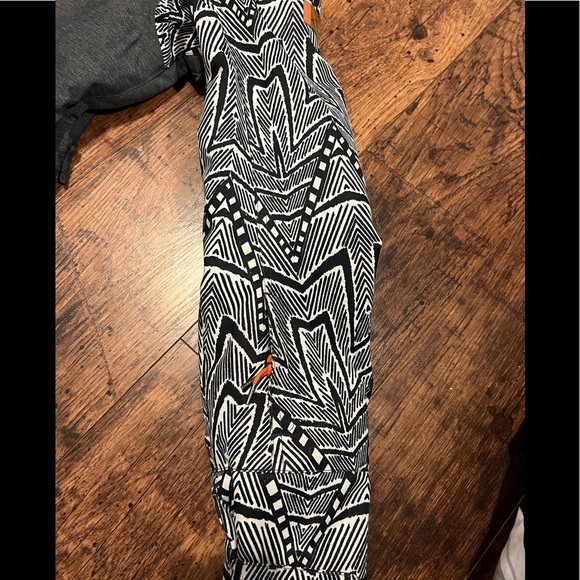 Free shipping! Like new Trendy Roxy light winter coat - Picture 5 of 5